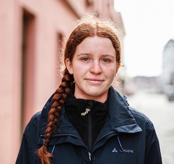 Jördis Thümmler ist 18 Jahre alt und kommt aus Freiberg in Sachsen. Dort hat sie im Januar 2019 die Ortsgruppe mitgegründet und die Streiks organisiert, bis sie für ihr Studium Ende 2020 nach Göttingen zog. Seit März 2019 ist sie außerdem bundesweit aktiv.