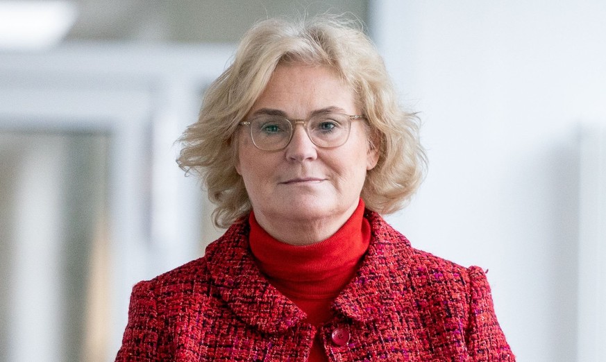 ARCHIV - 11.12.2019, Berlin: Christine Lambrecht (SPD), Bundesministerin der Justiz und des Verbraucherschutzes, kommt f