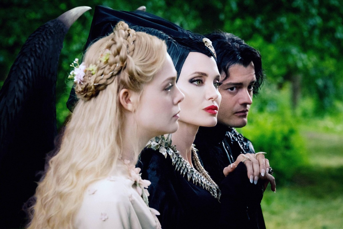 MALEFICENT: MISTRESS OF EVIL, from left: Elle Fanning as Aurora, Angelina Jolie as Maleficent, Sam Riley as Diaval, 2019. ph: Jaap Buitendijk / Walt Disney Studios Motion Pictures / courtesy Everett C ...