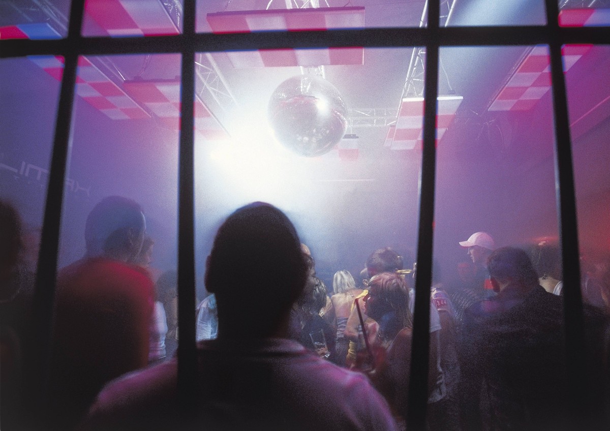 Menschen im farbigen Licht einer Discothek (model-released) Copyright: xMEVx ALLMVAID001FR14
People in colored Light a Disco Model released Copyright xMEVx ALLMVAID001FR14