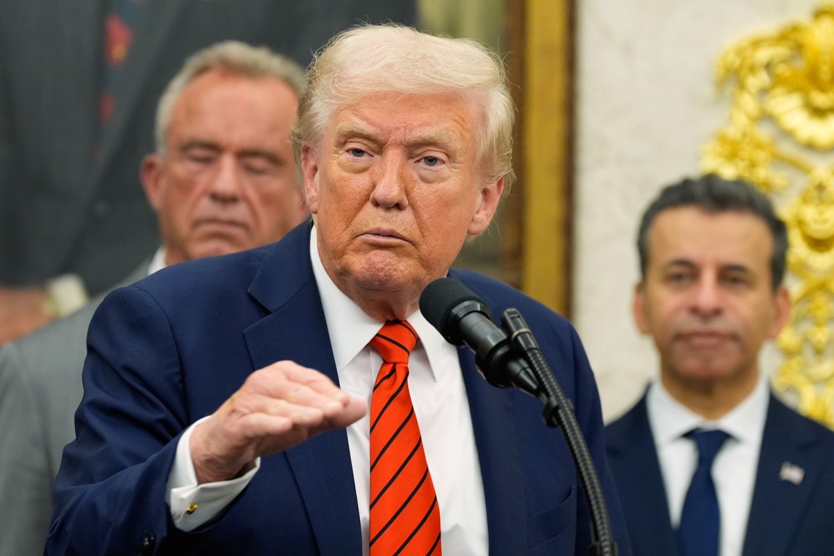 10.10.2025, USA, Washington: US-Präsident Donald Trump spricht im Oval Office des Weißen Hauses. Foto: Alex Brandon/AP/dpa +++ dpa-Bildfunk +++