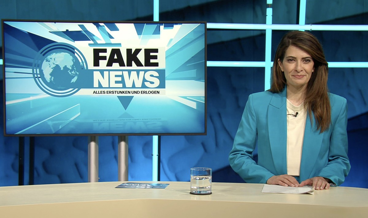 Linda Zervakis präsentiert bewusst "Fake News" bei ProSieben.