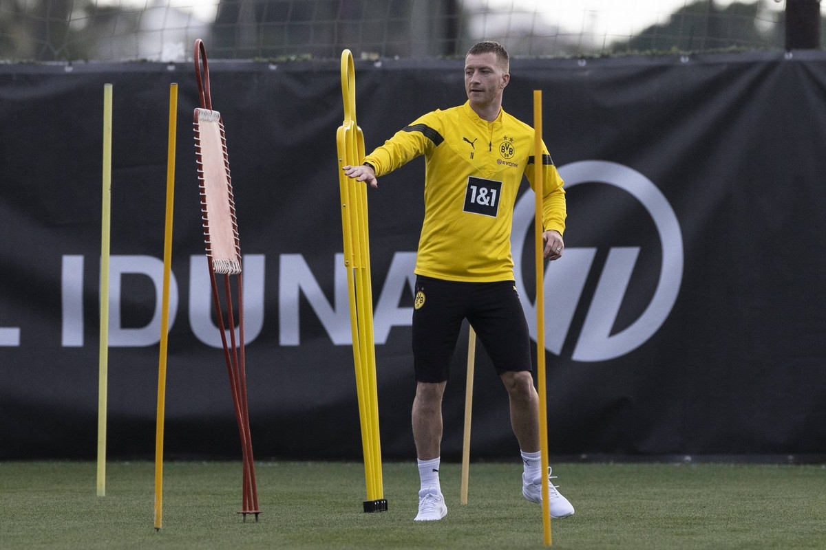 Fußball: Trainingslager von Borussia Dortmund am 06.01.2023 in Marbella Spanien. Marco Reus absolviert eine Übung *** Soccer training camp of Borussia Dortmund on 06 01 2023 in Marbella Spain Marco Re ...