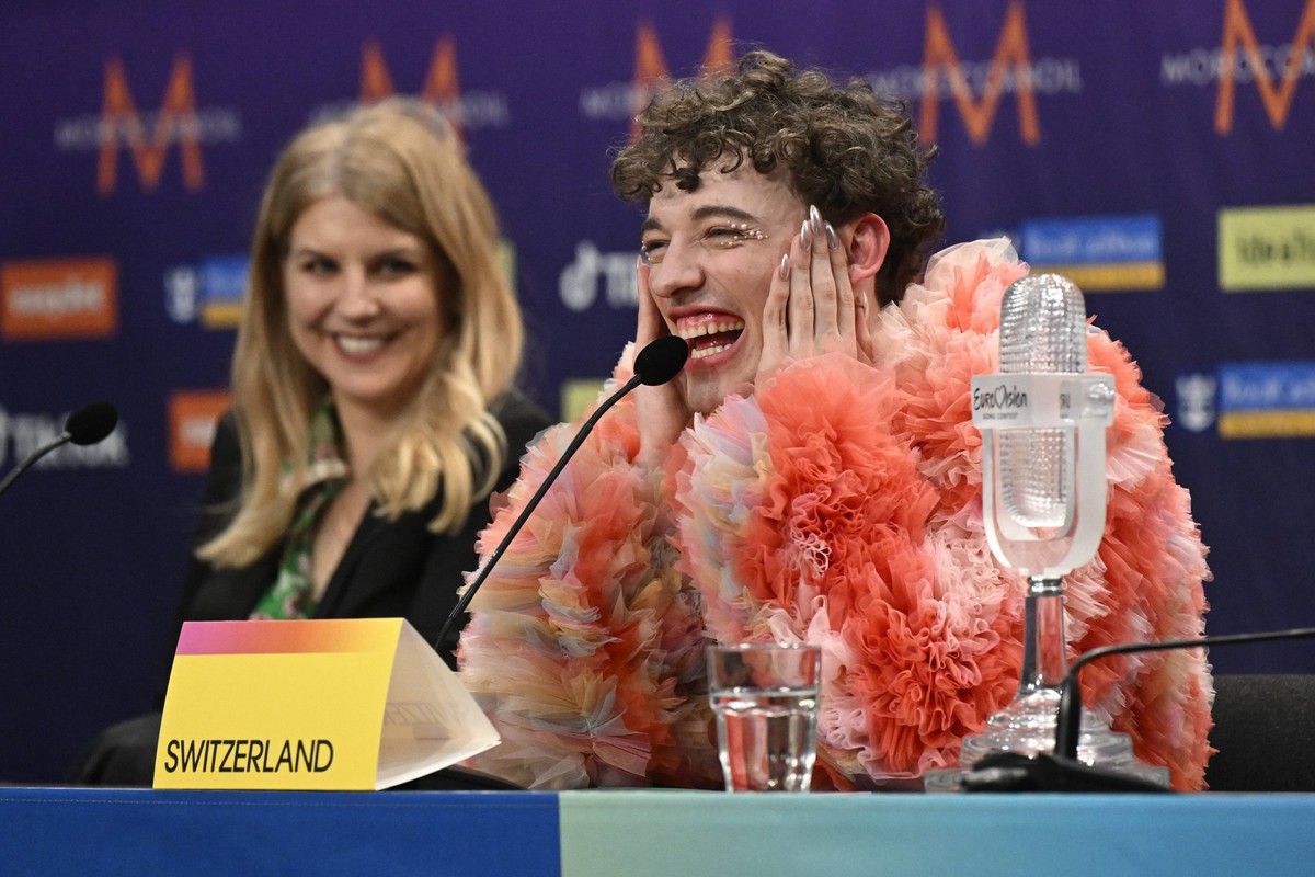 MALMÖ, SVERIGE 20240512 Arets vinnare Nemo som representerar Schweiz under presskonferensen efter finalen i den 68:e upplagan av Eurovision Song Contest ESC pa Malmö Arena, i Malmö, Sverige, lördag 11 ...