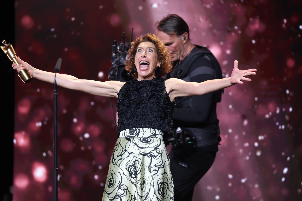 Deutscher Filmpreis 2024 BESTE WEIBLICHE NEBENROLLE Adele Neuhauser  15 JAHRE bei der Verleihung der Lola - Deutscher Filmpreis 2024 im Theater am Potsdamer Platz in Berlin 03.05.2024 *** German Film ...
