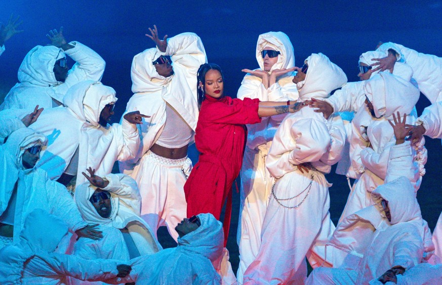 Mandatory Credit: Photo by Dave Shopland/Shutterstock 13765256cg Rihanna performing during the halftime show Philadelphia Eagles v Kansas City Chiefs, Super Bowl LVII, NFL, American Football Herren, U ...