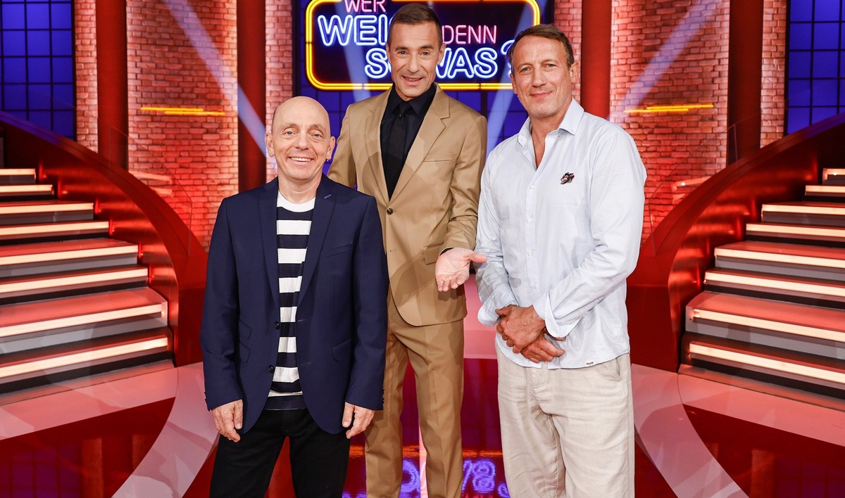 ARD/NDR WER WEISS DENN SOWAS XXL, &quot;Das unvorstellbare Wissensquiz mit Kai Pflaume&quot;, am Samstag (11.10.25) um 20:15 Uhr im ERSTEN.
Moderator Kai Pflaume (M.) und seine Rateteam-Kapitäne Bernh ...