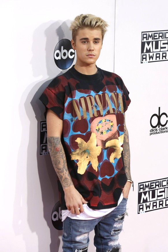 Mit 21, gerade im trinkfähigen Alter, wurde es ruhiger um Bieber was die Skandale anging. Dafür erlebte er musikalisch die erfolgreichste Zeit seiner Karriere: Sein Album "Purpose" verkaufte sich weltweit über 5 Millionen Mal.