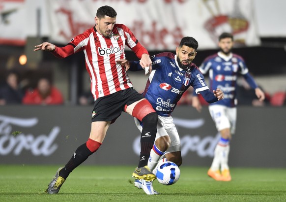 Agustin Rogel of Argentina's Estudiantes de la Plata, left, fights for the ball with Silvio Romero of Brazil's Fortaleza during a Copa Libertadores round of sixteen second leg soccer match at Jorge Lu ...