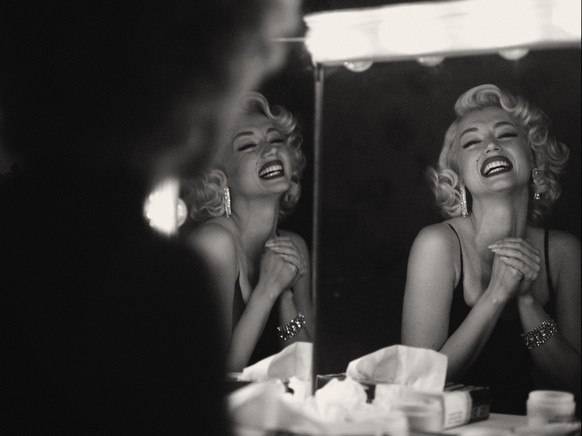 HANDOUT - 06.06.2022, ---: Ana de Armas als Marilyn Monroe in &quot;Blond&quot; (undatiert). Das Biopic über Hollywood-Ikone Marilyn Monroe ist ab 23.09.2022 auf Netflix zu sehen. (zu dpa &quot;Ana de ...