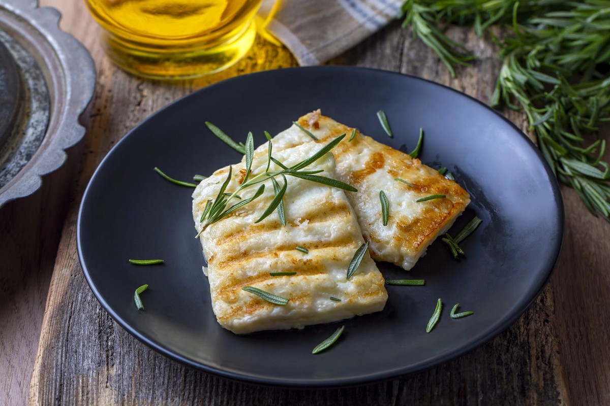 Grilled halloumi cheese. Fried halloumi cheese.