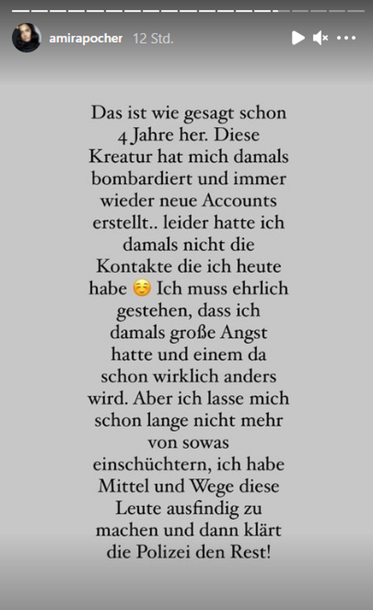 Amira Pocher erklärt, wie sie heute mit rassistischen Zuschriften umgeht.