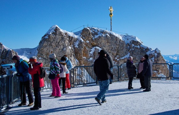 GARMISCH-PARTENKIRCHEN, GERMANY - JANUARY 21: Skier and hiker on the austrian side of Zugspitze mountain (2962m) , take the cable car Tiroler Zugspitzbahn for alpine skiing on January 21, 2020 in GARM ...