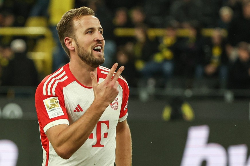 Sport Bilder des Tages 1. Bundesliga - Borussia Dortmund - FC Bayern München am 04.11.2023 im Signal Iduna Park in Dortmund Jubel, Torjubel, Torschuetze, Torschütze Harry Kane Muenchen 9 jubelt nach s ...