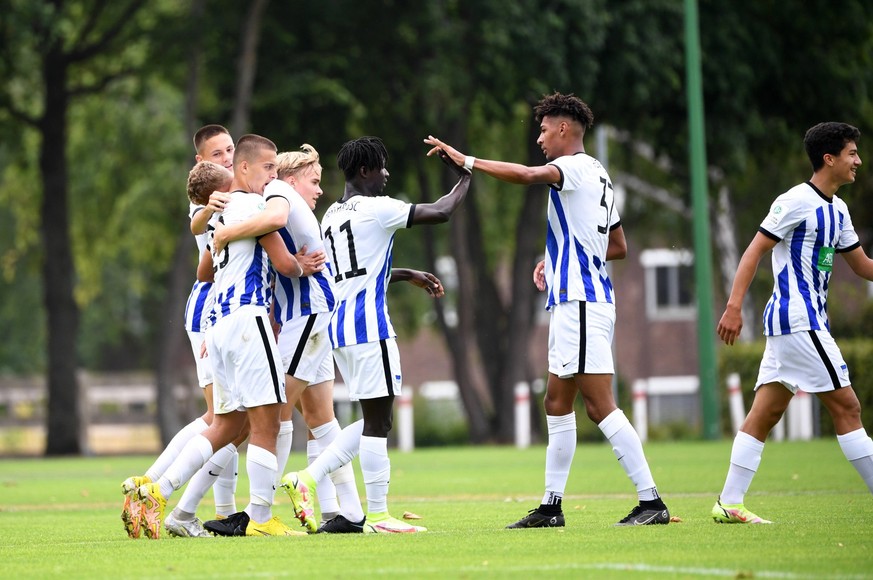 Die U19-Talente von Hertha bejubeln das 1:0 gegen Leipzig beim 1. Spieltag der neuen Saison.