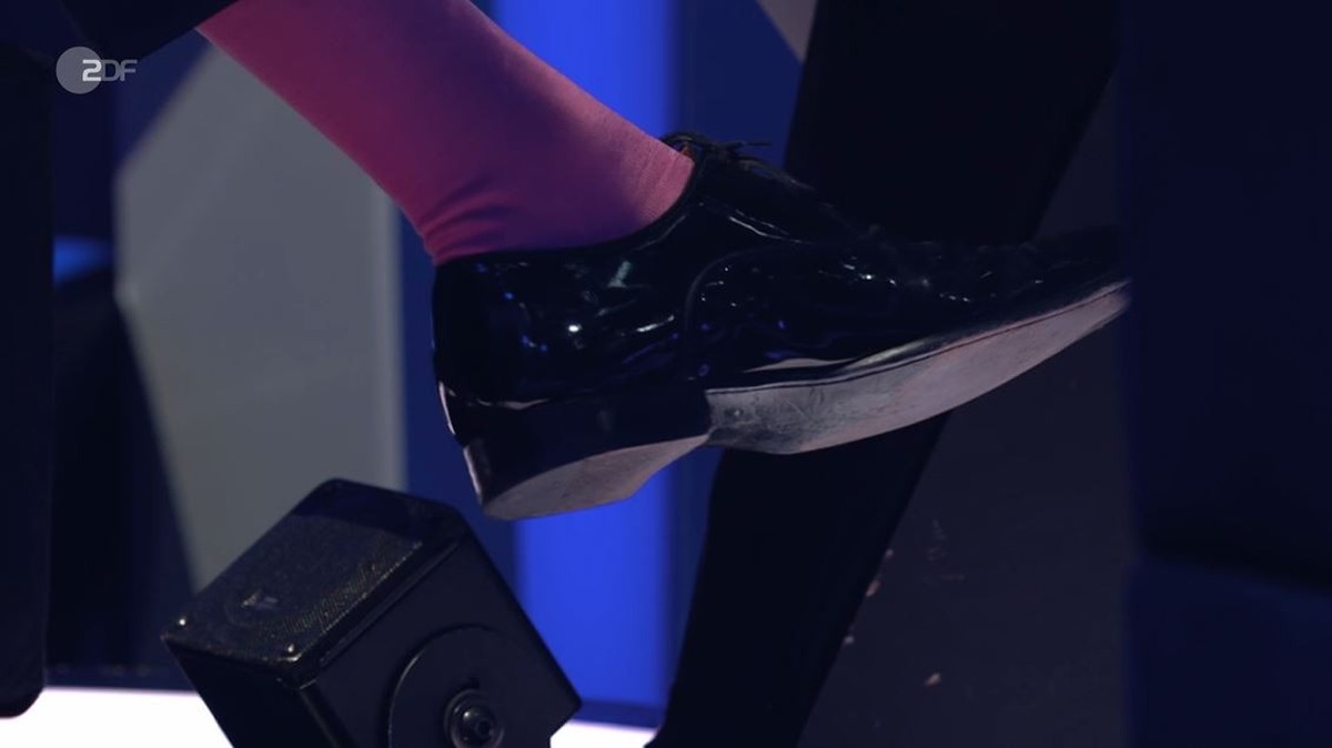 Die Kamera machte Detailaufnahmen des Schuhwerks von Kurt Krömer.