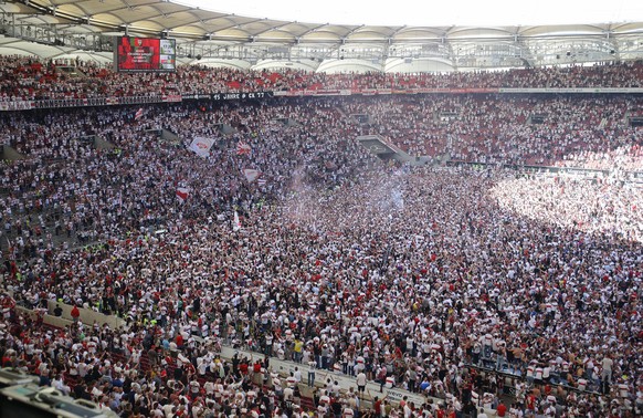 Stuttgart, Fu�ball Bundesliga, Saison 2021/2022, VfB Stuttgart vs. 1.FC K�ln , �bersicht Platzsturm Gem�� den Vorgaben der DFL Deutsche Fu�ball Liga ist es untersagt, in dem Stadion und/oder vom Spiel ...