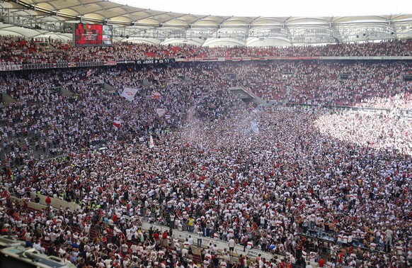 Stuttgart, Fu�ball Bundesliga, Saison 2021/2022, VfB Stuttgart vs. 1.FC K�ln , �bersicht Platzsturm Gem�� den Vorgaben der DFL Deutsche Fu�ball Liga ist es untersagt, in dem Stadion und/oder vom Spiel ...