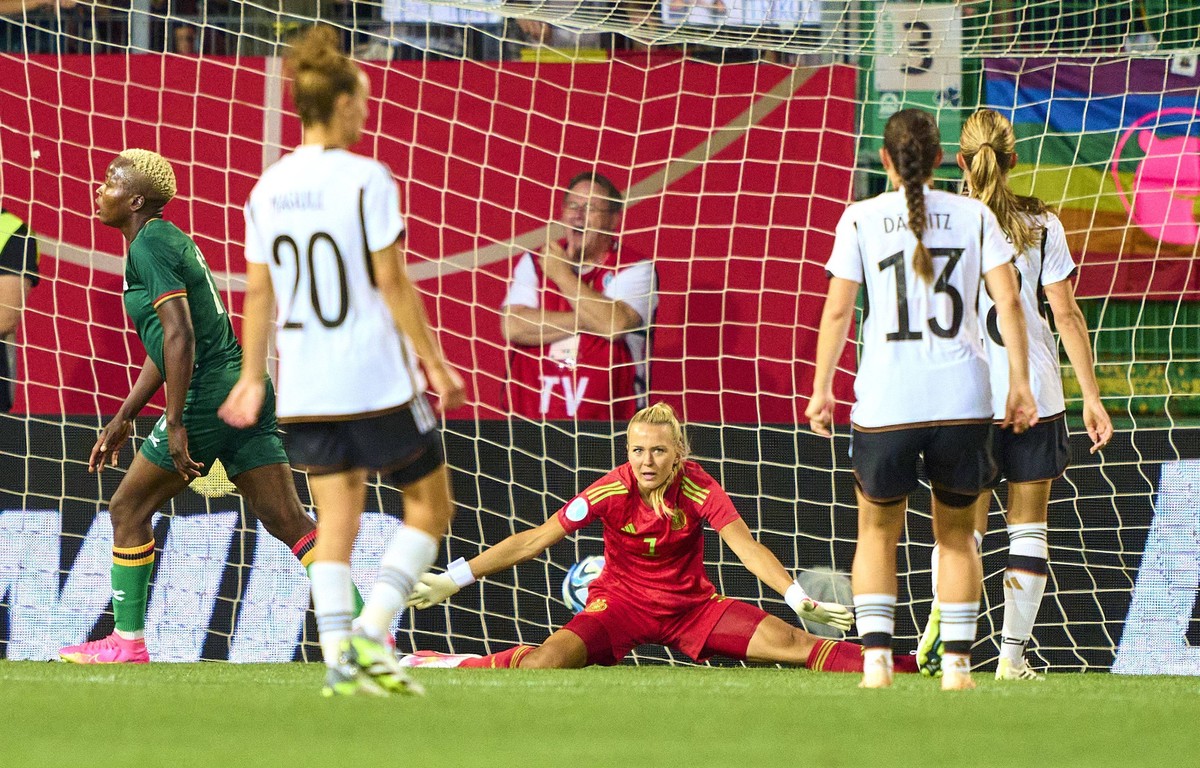 Merle FROHMS, DFB Frauen 1 gets 0-2 in the friendly DFB women match GERMANY - SAMBIA Preparation for WM World Championships 2023 in Australia, New Zealand ,Season 2023/2024, on July 07, 2023 in Fürth, ...