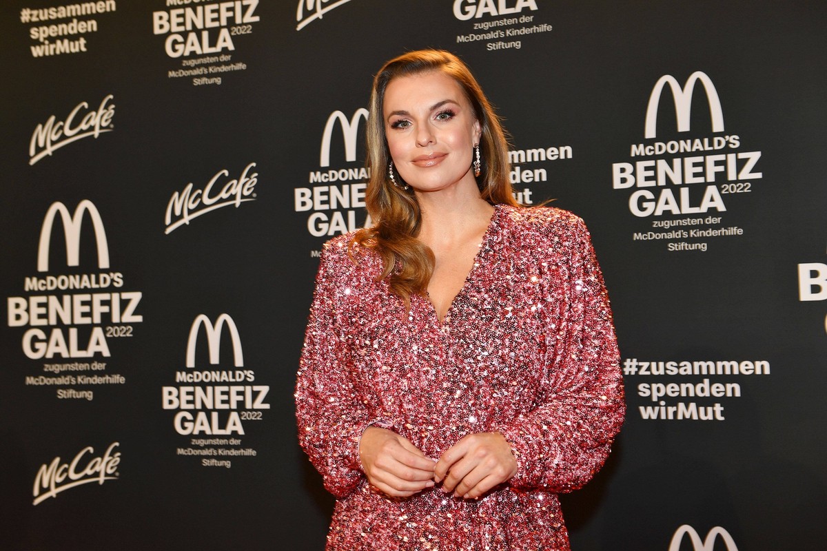 Laura Wontorra bei der Benefiz Gala zugunsten der McDonalds Kinderhilfe Stiftung am 15.10.2022 in M�nchen McDonalds Benefiz Gala 2022 in M�nchen *** Laura Wontorra at the benefit gala for the McDonald ...