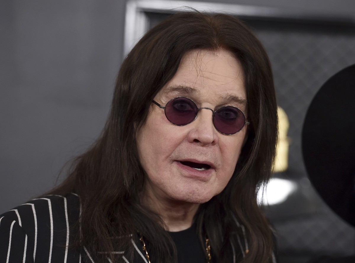 ARCHIV - 27.01.2020, USA, Los Angeles: Der britische Rockstar Ozzy Osbourne trifft zur 62. Verleihung der Grammy Awards im Staples Center ein. Der britische Kultrocker hat seinen Auftritt bei einem Fe ...