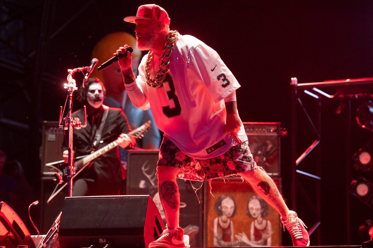 Limp Bizkit Headline at Gunnersbury Park, London Guitarist Wes Borland and Lead singer Fred Durst of American rap rock band Limp Bizkit headlines at 2023, Gunnersbury Park, London, England, UK on Sund ...