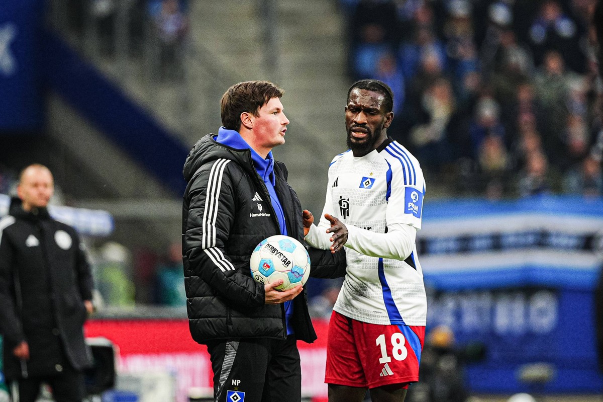 Merlin Polzin Hamburger SV, Co-Trainer und Bakery Jatta Hamburger SV, 18 GER, Hamburger SV vs. SV Darmstadt 98, Fussball, 2. Bundesliga, Spieltag 15, Saison 2024/2025, 08.12.2024 DFL REGULATIONS PROHI ...
