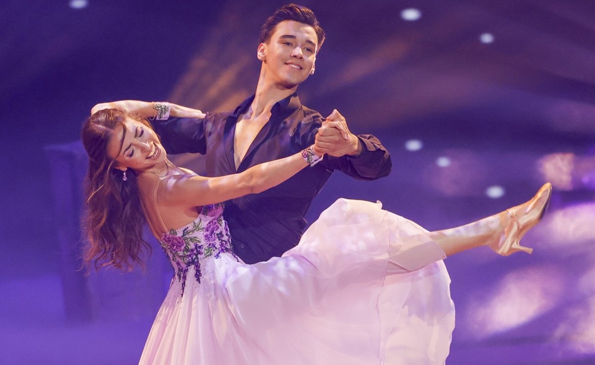 25.04.2025, Nordrhein-Westfalen, Köln: Diego Pooth, Influencer, und Ekaterina Leonova, Profitänzerin, tanzen in der RTL-Tanzshow «Let&#039;s Dance» im Coloneum. Foto: Thomas Banneyer/dpa +++ dpa-Bildf ...
