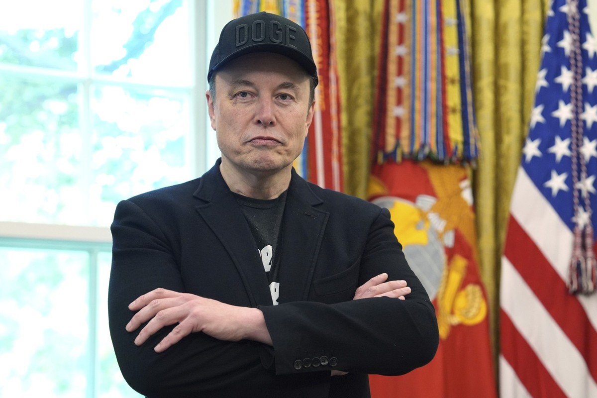 ARCHIV - 30.05.2025, USA, Washington: Elon Musk nimmt an einer Pressekonferenz mit US-Präsident Trump im Oval Office des Weißen Hauses teil. (zu dpa: «Elon Musk will eigene Partei gründen») Foto: Evan ...