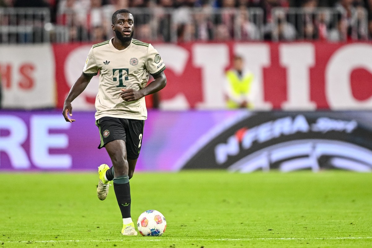 26.09.2025, Bayern, München: Fußball: Bundesliga, Bayern München - Werder Bremen, 5. Spieltag, Allianz Arena. Dayot Upamecano (Bayern München) in Aktion. (zu dpa: «Vertragsverlängerung von Kane? «Abso ...