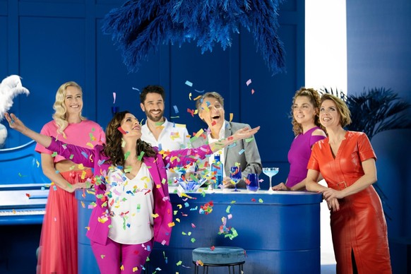 V.l.: Eva Mona Rodekirchen, Ulrike Frank, Jan Kittmann, Wolfgang Bahro, Maria Wedig und Gisa Zach



+++ Die Verwendung des sendungsbezogenen Materials ist nur mit dem Hinweis und Verlinkung auf RTL+  ...