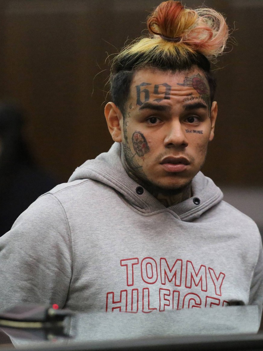 July 11, 2018 - Manhattan, NY, USA - Daniel Hernandez, aka, Tekashi 69, aka 6ix9ine, appears at his arraignment in Manhattan Criminal Court on Wednesday, July 11, 2018. Manhattan USA PUBLICATIONxINxGE ...