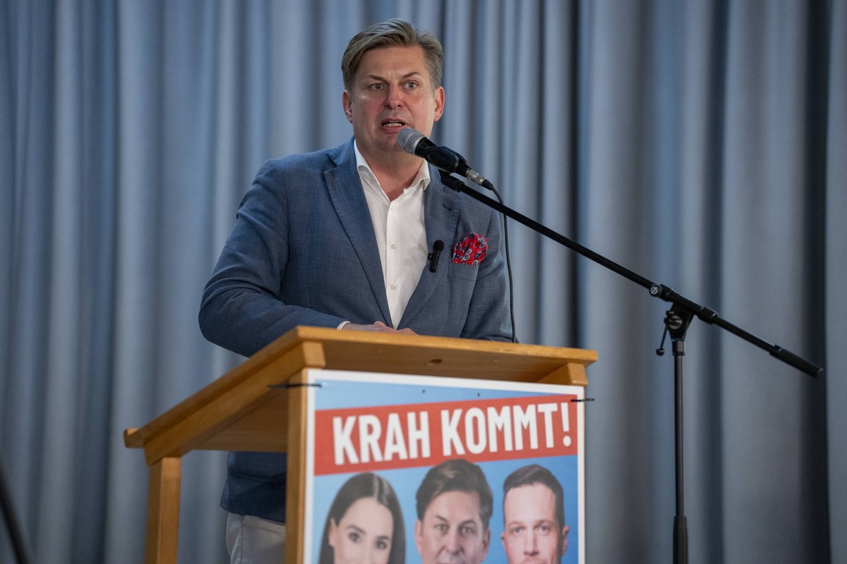 Meitingen, Bavaria, Germany - August 3, 2024: Maximilian Krah, politician of the AfD - Alternative for Germany, visiting Bavaria Meitingen, gives a speech on stage. *** Maximilian Krah, Politiker der  ...