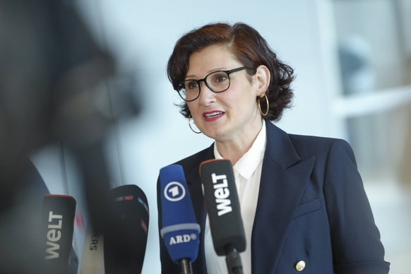 Die neue Antidiskriminierungsbeauftragte Ferda Ataman stellte am Dienstag in Berlin den Jahresbericht der Stelle für das Jahr 2021 vor.