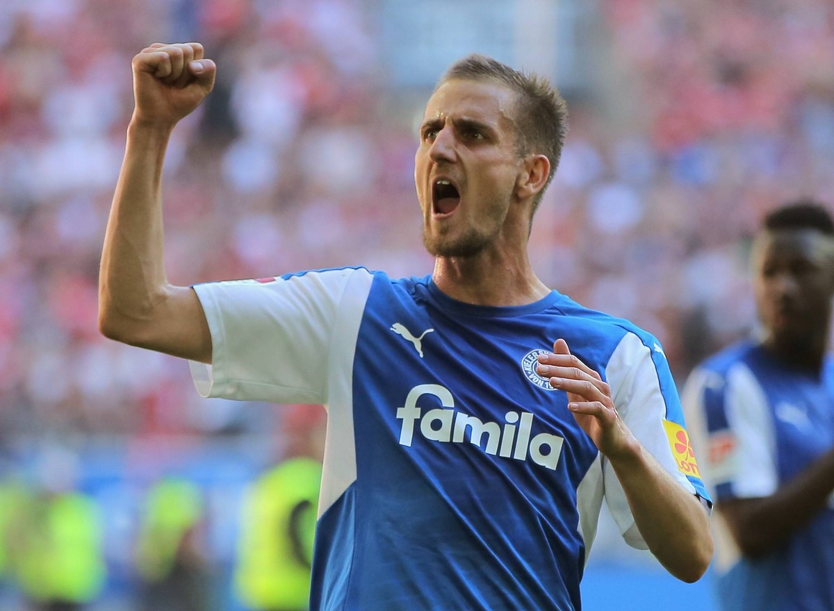 Duesseldorf, Germany 06.05.2018, 2. Bundesliga 33. Spieltag, Fortuna Duesseldorf - Holstein Kiel, Dominik Drexler (Kiel) jubelt. ( DeFodi512 *** Duesseldorf Germany 06 05 2018 2 Bundesliga 33 Matchday ...