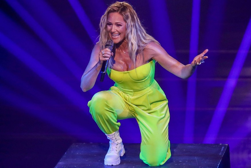 xMHx - DAS GROSSE SCHLAGERJUBILÄUM - auf die nächsten 100 am 21.10.2022 aus dem Media City Atelier in Leipzig Helene Fischer Foto: osnapix Das grosse Schlagerjubiläum 2022 - auf die nächsten 100 - aus ...