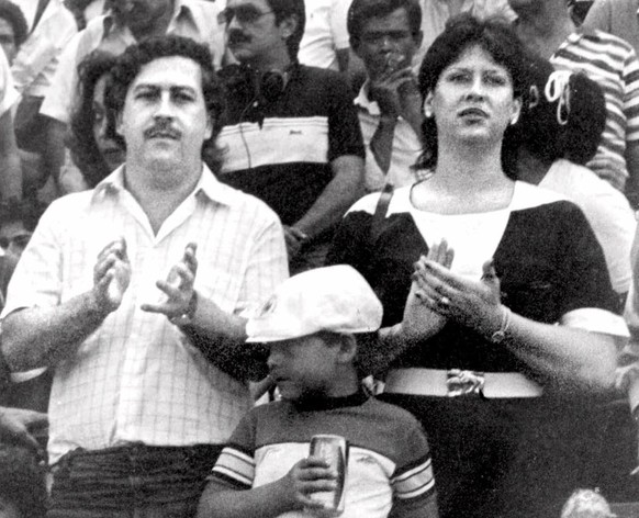 Escobar (l.) mit seiner Frau und seinem Sohn.