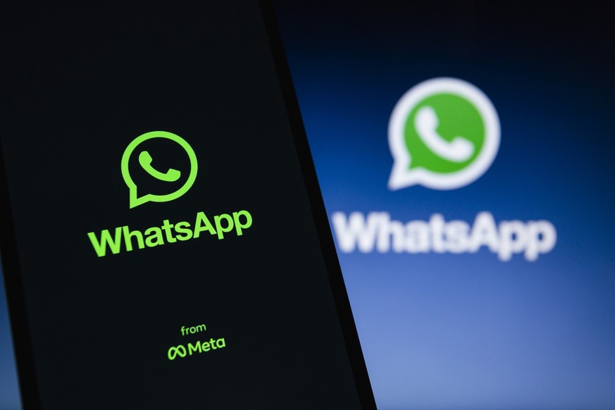 25.10.2022, Paraguay, Asunción: Das Icon der App Whatsapp ist auf einem Smartphone zu sehen. Bei Whatsapp waren am 25.10.2022 weitreichende technische Störungen aufgetreten. Foto: Andre M. Chang/ZUMA  ...