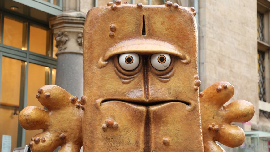 Erfurt - Kika-Figuren 14.11.17 , Erfurt, Kika-Figur Bernd, das Brot am Rathaus *** Erfurt Kika Figures 14 11 17 Erfurt Kika Figure Bernd the Bread at City Hall