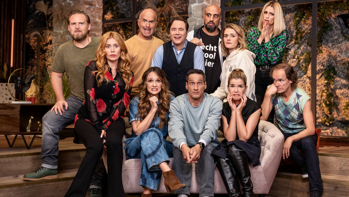 HANDOUT - 18.10.2021, ---, -: Prime Video stellt Stars der dritten Staffel der Amazon Original Erfolgsshow &quot;LOL: Last One Laughing&quot; vor. Anke Engelke, Michelle Hunziker, Palina Rojinski, Car ...