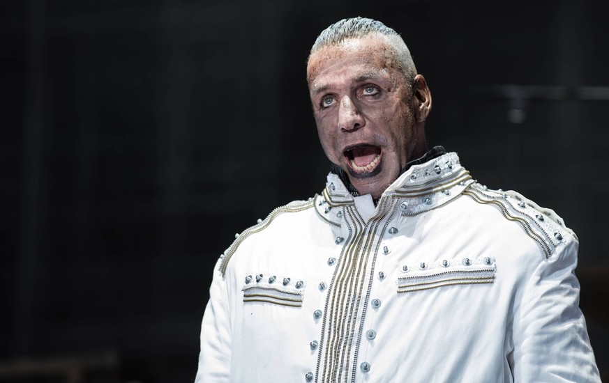 Rammstein Horsens, Denmark. 25th, May 2017. Rammstein, the German industrial metal band, performs a live concert at Faengslet in Horsens. Here vocalist Till Lindemann is seen live on stage. Horsens De ...