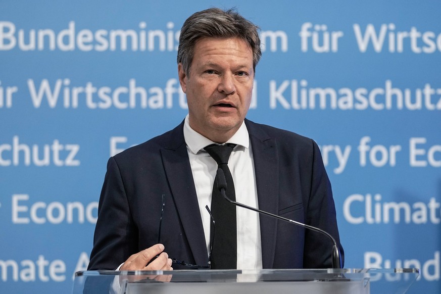 Alarmstufe Gas - Pressestatement Robert Habeck zur Energie und Versorgungssicherheit Aktuell, 23.06.2022, Berlin, Bundeswirtschafts- und Klimaminister Robert Habeck Gruene im Portrait beim Pressestate ...