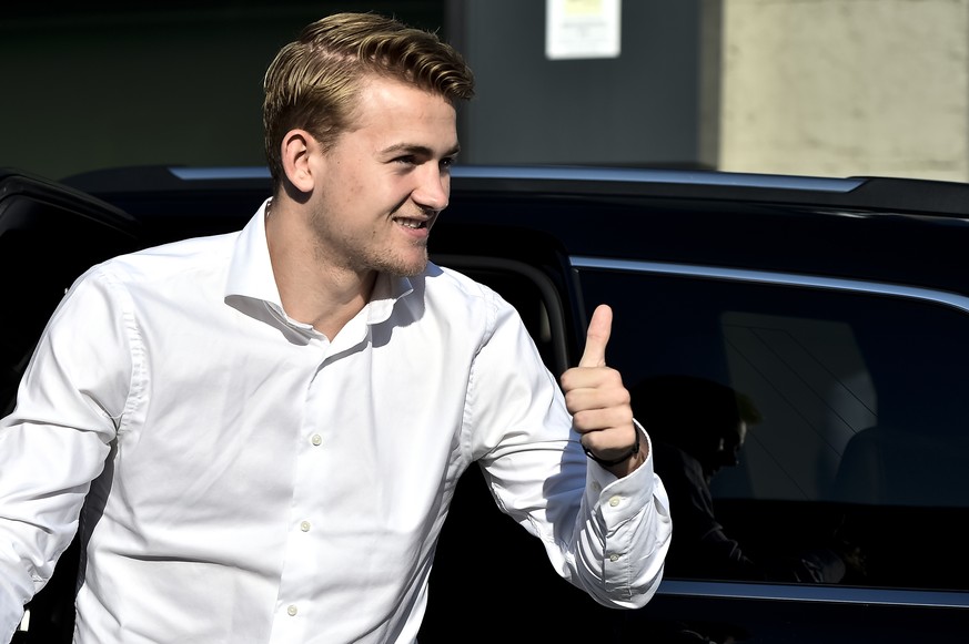 ARCHIV - 17.07.2019, Italien, Turin: Matthijs de Ligt, bevor er einen Medizincheck bei Juventus absolviert. (zu dpa