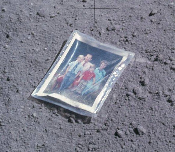 Seit Jahrzehnten liegt die Familie des Astronauten Charles Dukeauf dem Mond.