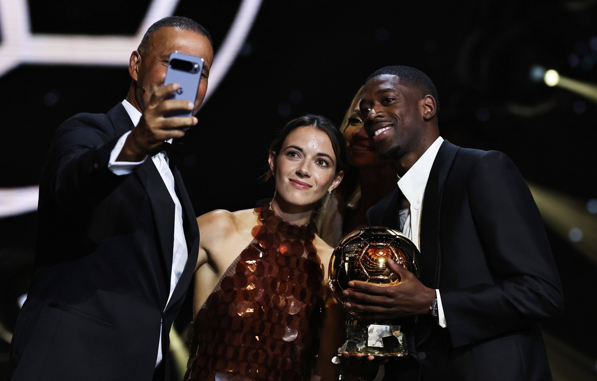 250923 -- PARIS, Sept. 23, 2025 -- Paris Saint-Germain s French forward Ousmane Dembele 1st R and Barcelona s Spanish player Aitana Bonmati 2nd L take a selfie after winning the men s and women s Ball ...