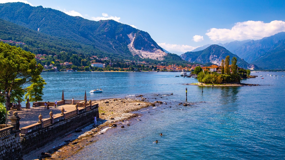Aerial view of Isola Bella, in Isole Borromee archipelago in Lake Maggiore, Italy, Europe xkwx Isola Bella, isola, maggiore, bella, aerial, isole, borromee, lake maggiore, lake, villa, borromean, Ital ...
