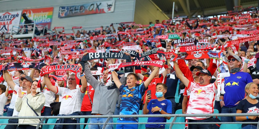 RB Leipzig - Stuttgart / 20.08.2021 Leipzig, 20.08.2021, Red Bull Arena, Fussball Bundesliga, 2. Spieltag , RB Leipzig vs. VfB Stuttgart 4:0 1:0 , Im Bild: Fans von RB Leipzig. , DFL regulations prohi ...