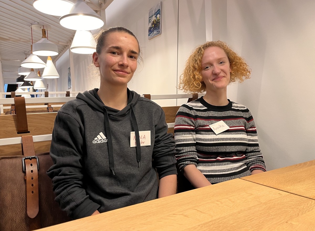 Nina und Annika sind das erste Mal auf der LCOY.