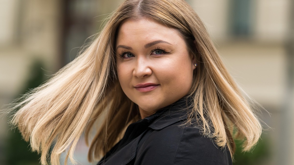 Influencerin Sophia Thiel zeigt bei einem Fototermin ihre neue Frisur. Sophie Thiel ist einer der bekanntesten Fitness-Stars in Deutschland. (zu dpa "Weniger Filter - Fitness-Promi Sophia Thiel m ...