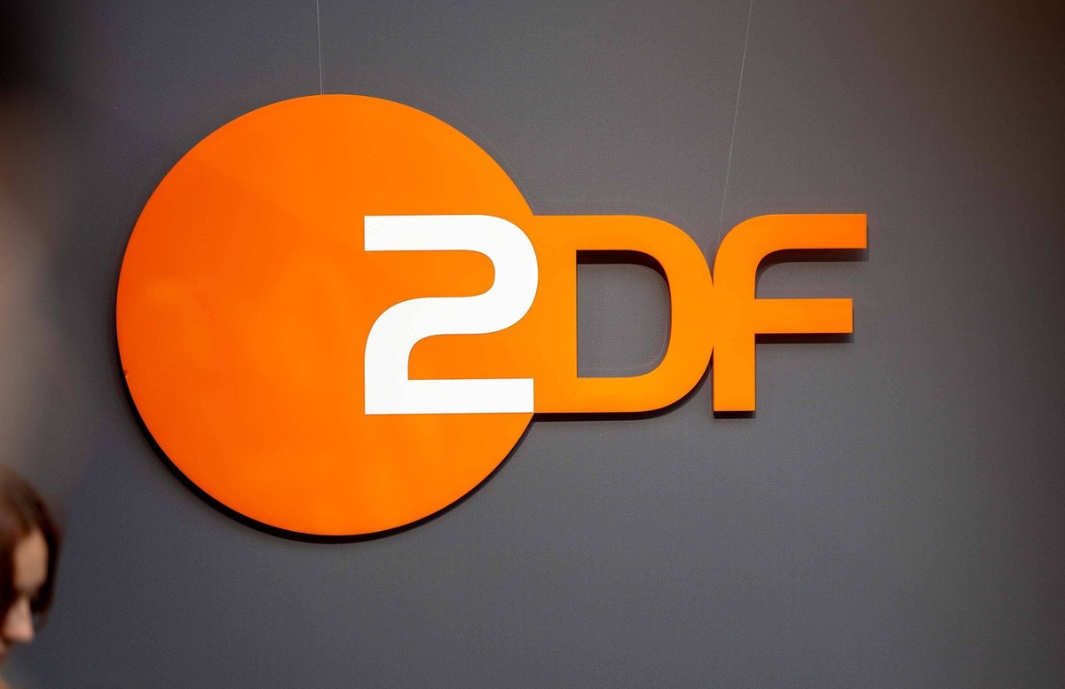 Berlin, Deutschland. 27. Mai 2024. ZDF-Logo auf der re:publica 2024 unter dem Motto Who cares in der Station Berlin beim Gleisdreieck. Berlin *** Berlin, Germany 27 May 2024 ZDF logo at re publica 202 ...